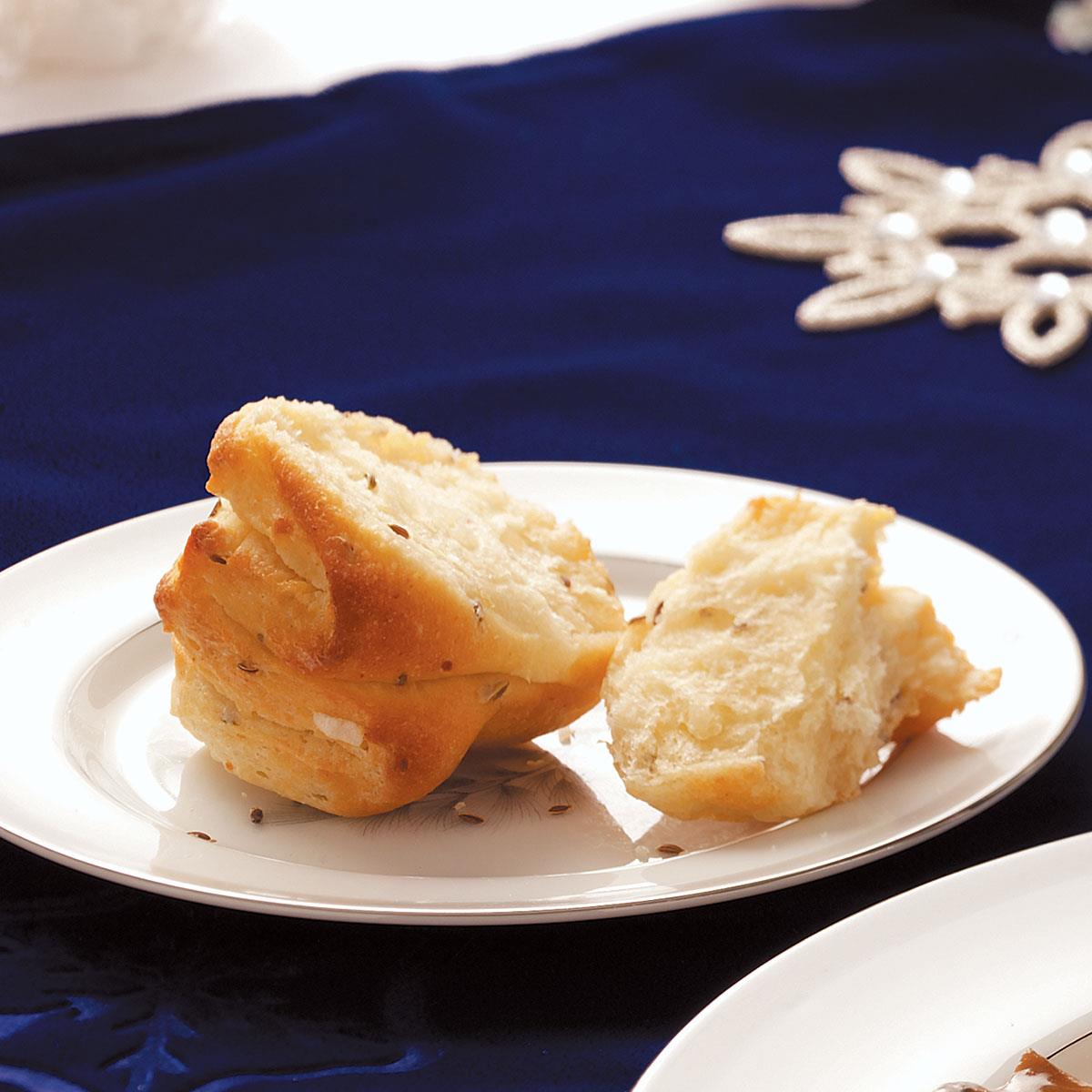 Dilly Onion Dinner Rolls Recipe Taste of Home