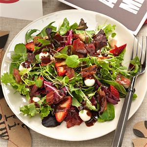 Mozzarella Strawberry Salad with Chocolate Vinaigrette Recipe Mozzarella Strawberry Salad with Chocolate Vinaigrette Recipe