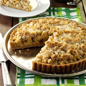 Apple Crumb Tart with Cinnamon Cream Recipe Apple Crumb Tart with Cinnamon Cream Recipe