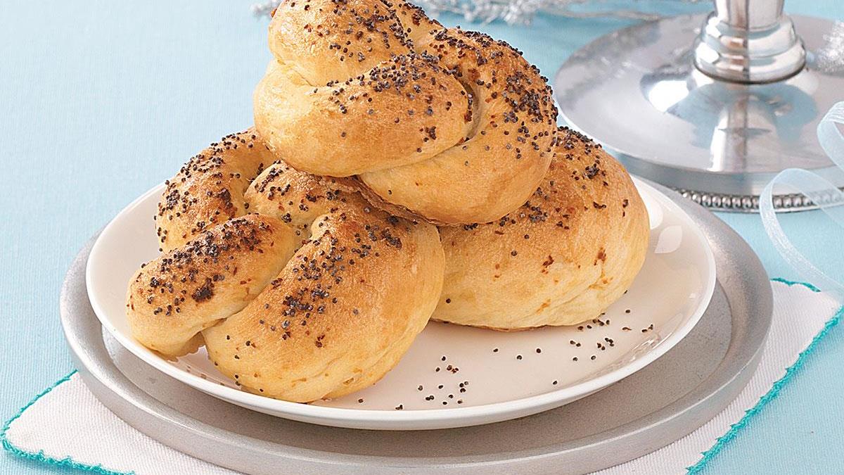 Garlic Knotted Rolls Recipe Taste Of Home