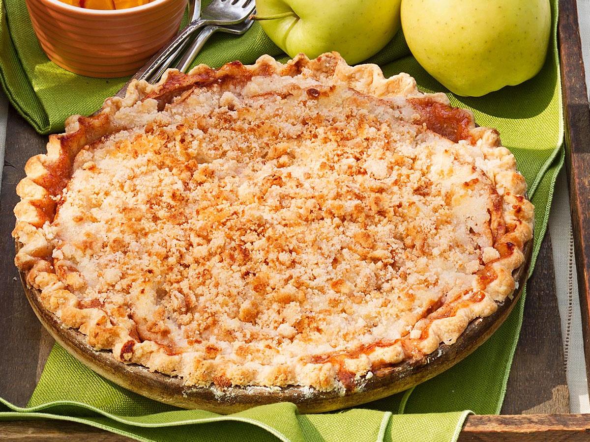 Get Apple Pie With Cheddar Cheese Crumble Background