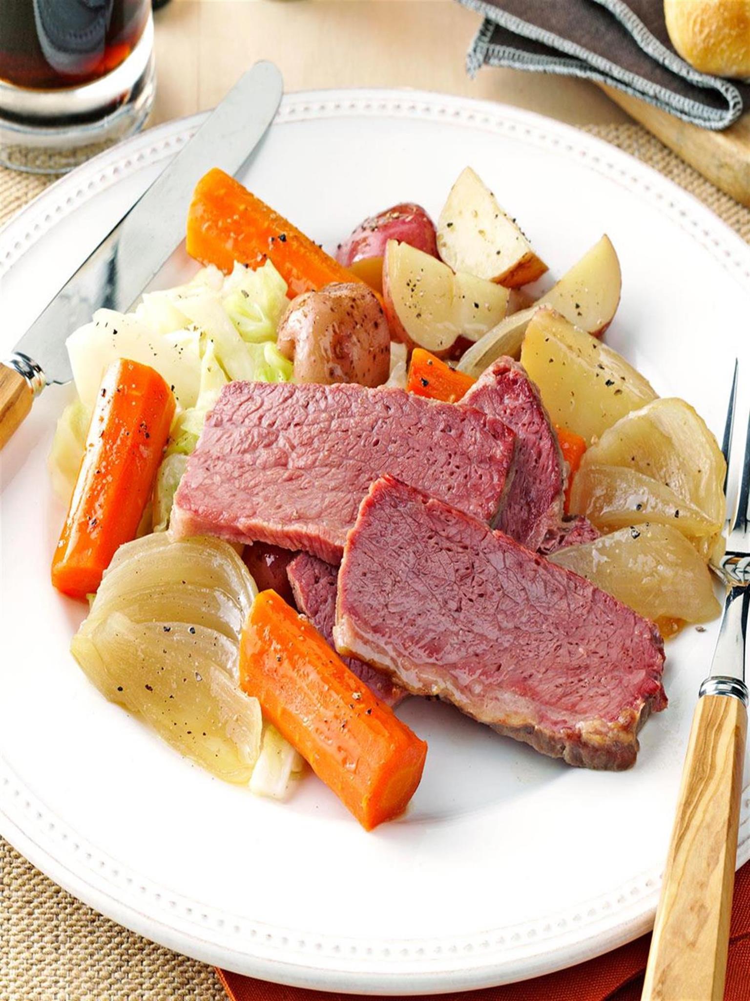 corned beef and cabbage in crock pot with guinness