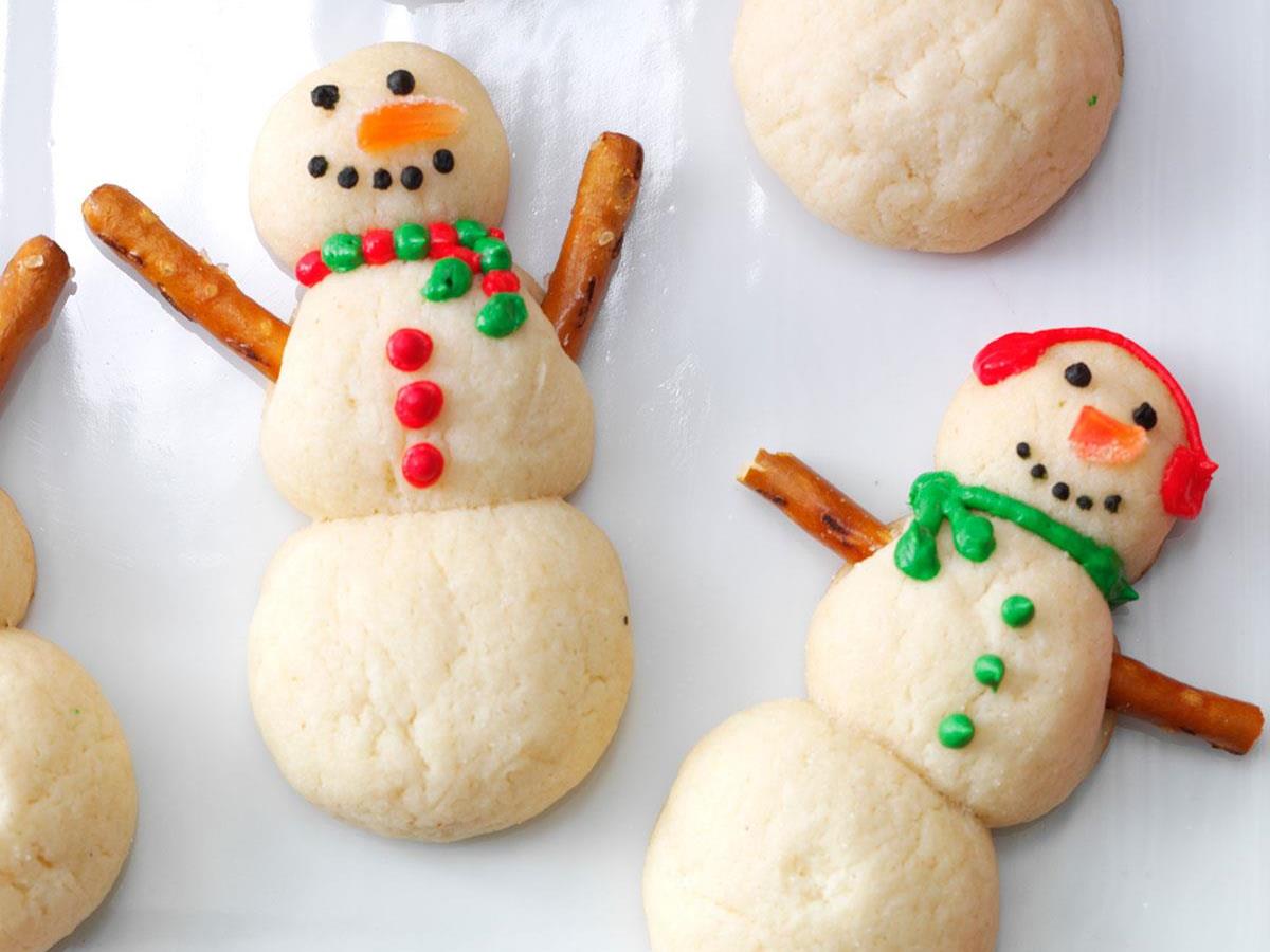 decorated christmas snowman cookies