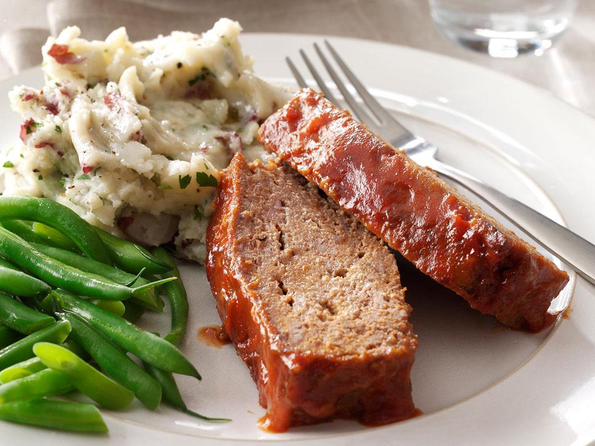 Featured image of post Paula Deen Meatloaf With Crackers I just got this terrible urge with her hands covered in raw cheeseburger meatloaf mixture deen goes in for the kill